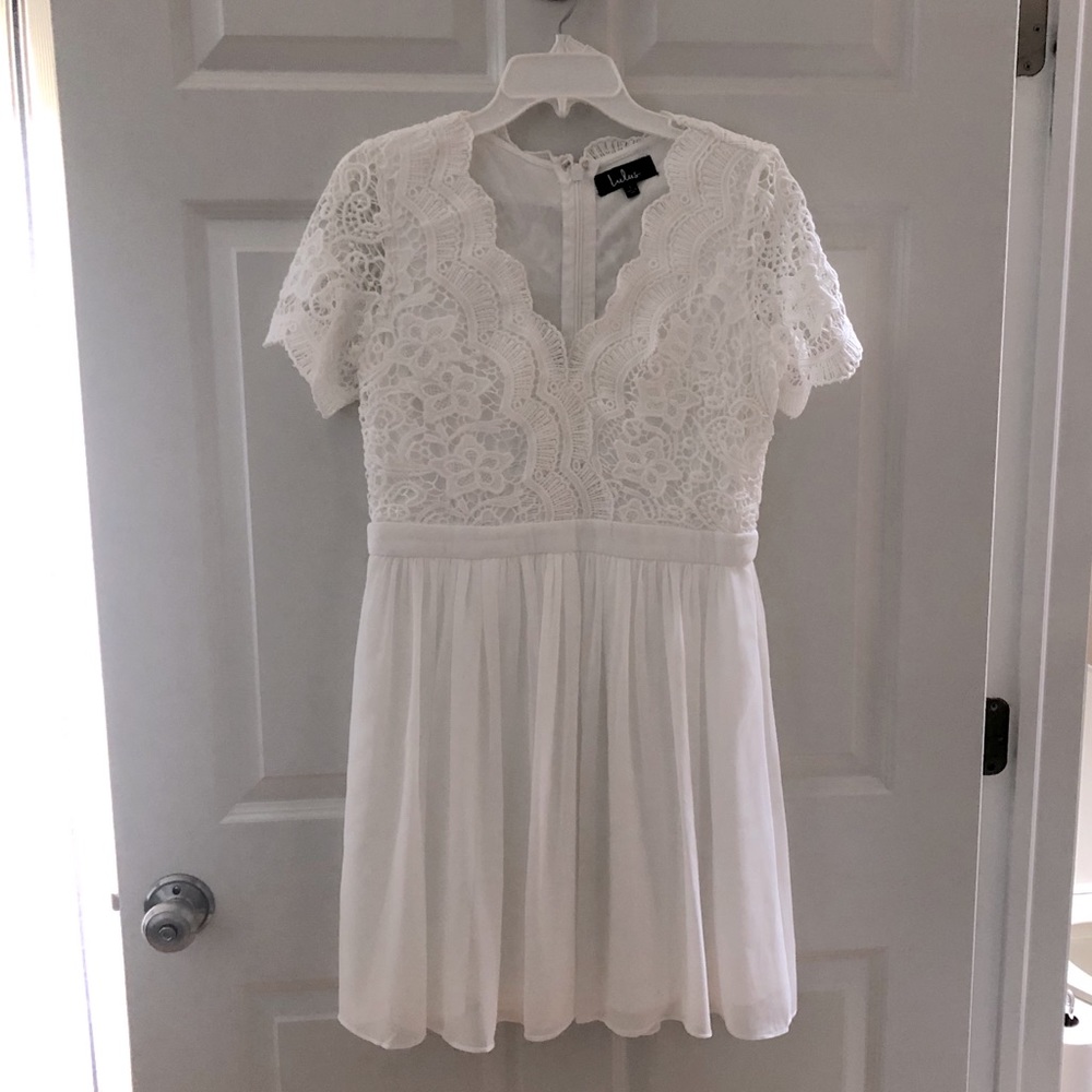 Lulu’s white dress